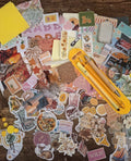 Mystery Box Cancelleria Estetica Giallo e Rosa - Journaling Kit Van Life (Pezzo Unico)