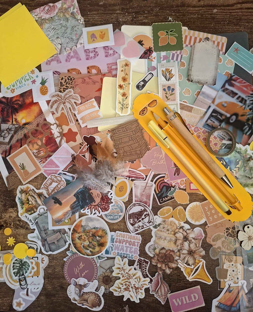 Mystery Box Cancelleria Estetica Giallo e Rosa - Journaling Kit Van Life (Pezzo Unico)