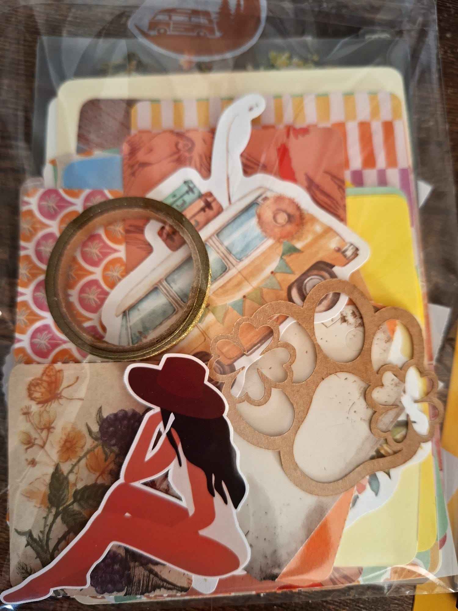 Mystery Box Cancelleria Estetica Giallo e Rosa - Journaling Kit Van Life (Pezzo Unico)